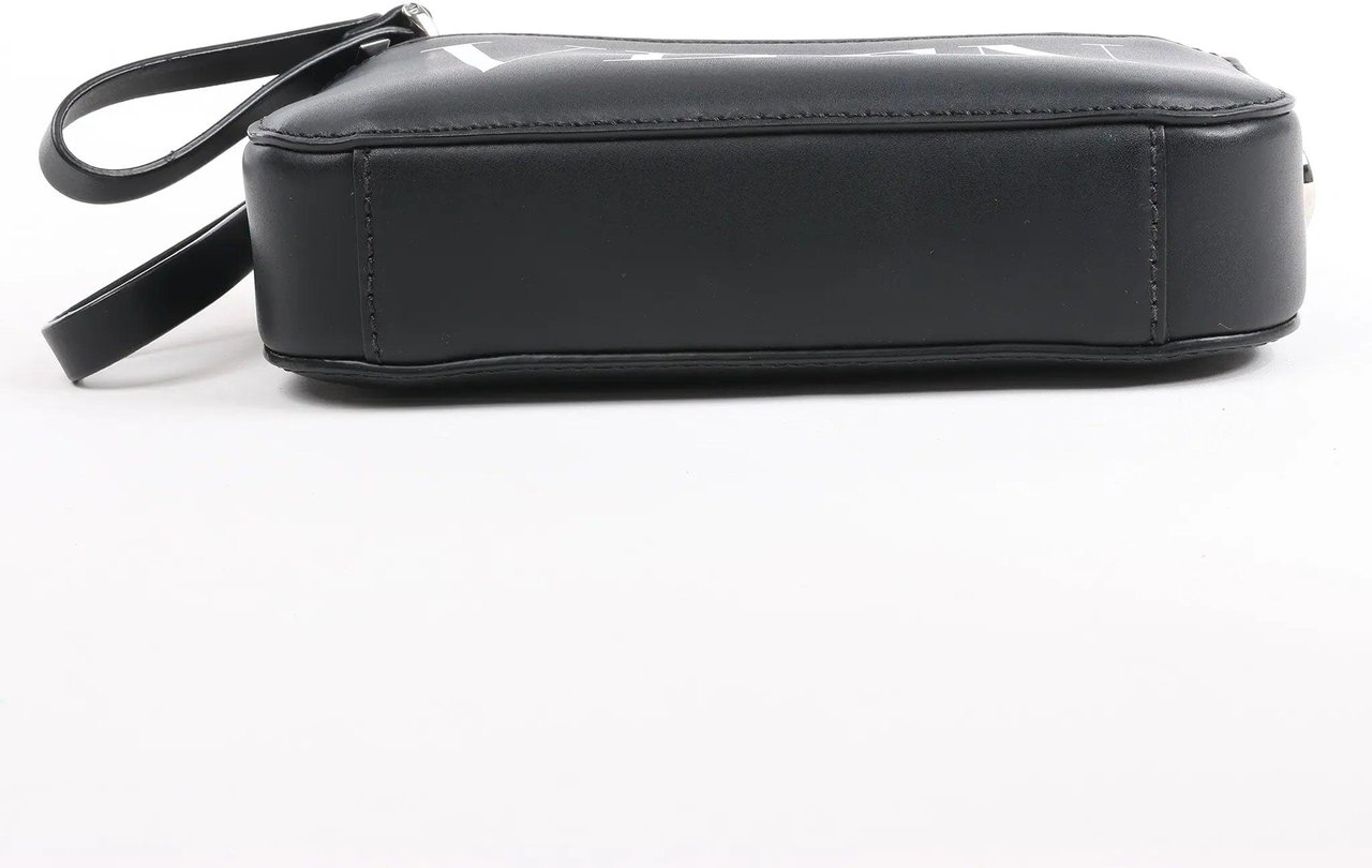 Valentino Garavani Valentino Garavani VLTN Leather Shoulder Bag in Black Zwart