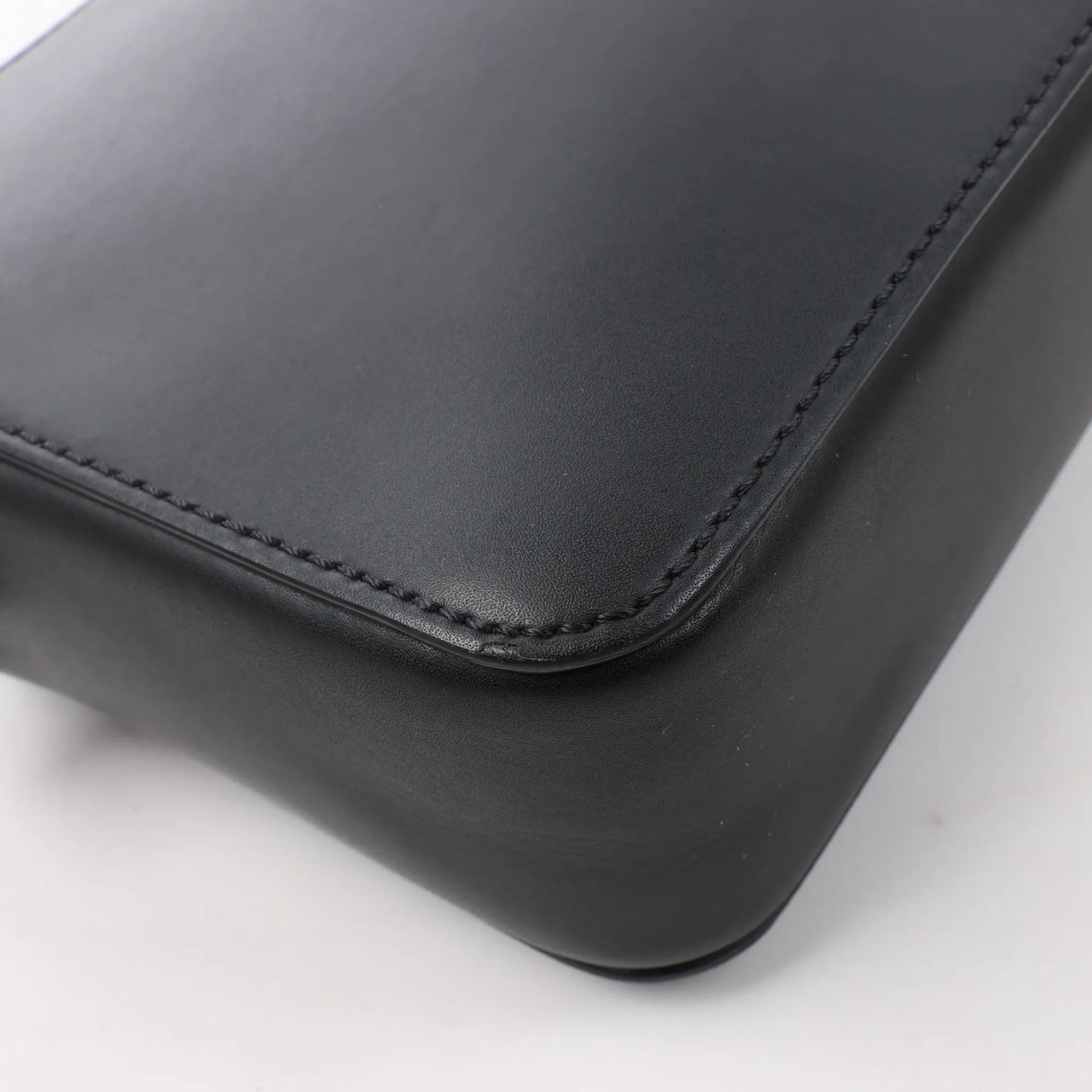 Valentino Garavani VLTN Leather Shoulder Bag in Black Zwart