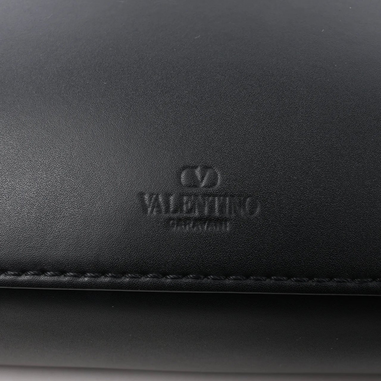 Valentino Garavani VLTN Leather Shoulder Bag in Black Zwart