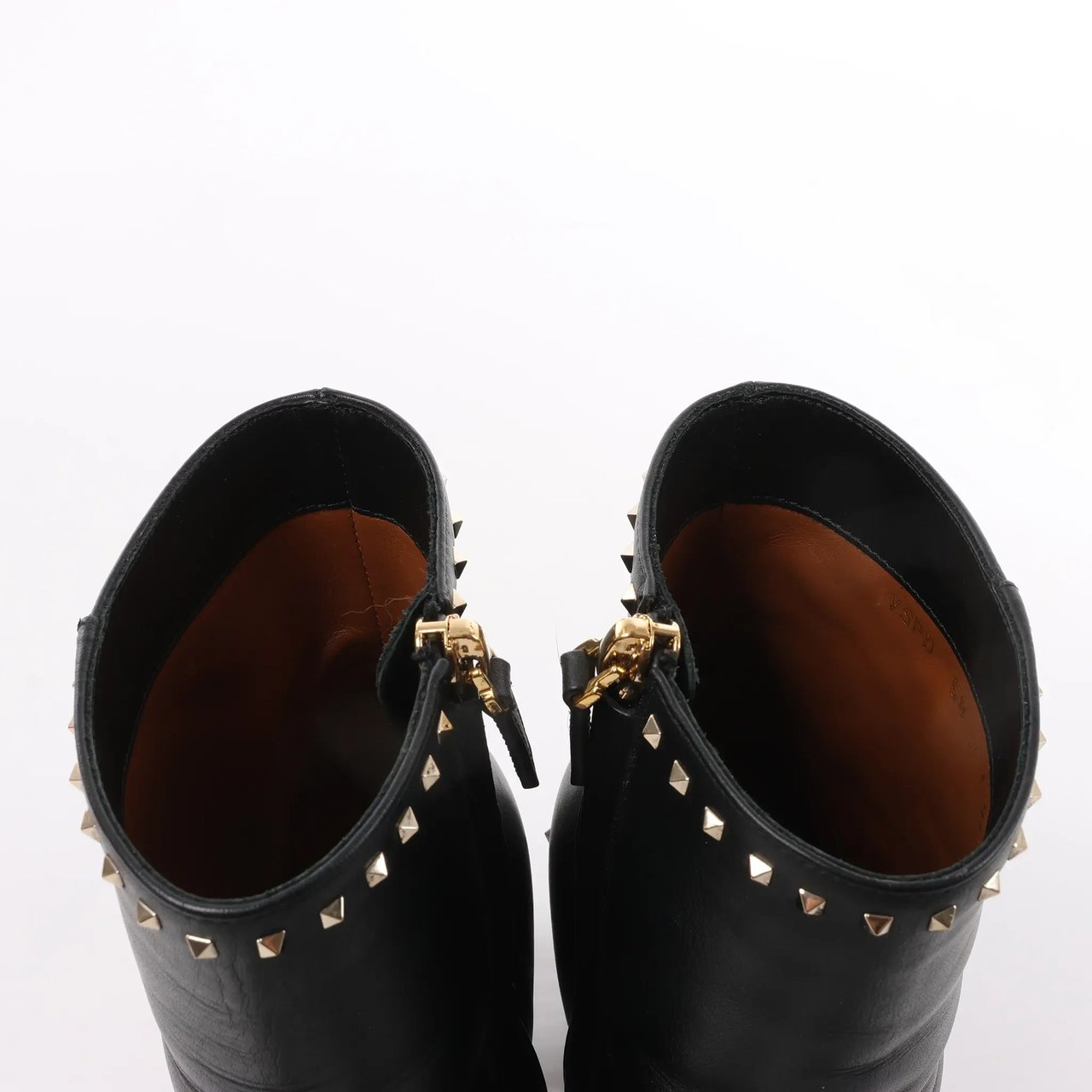 Valentino Garavani Valentino Garavani Rockstuds Leather Ankle Boots in Black, Size 37.5 EU Zwart