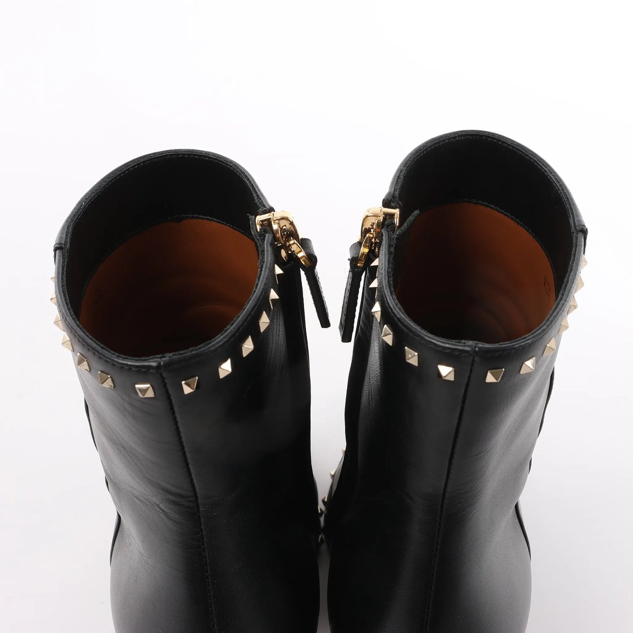 Valentino Garavani Valentino Garavani Rockstuds Leather Ankle Boots in Black, Size 37.5 EU Zwart