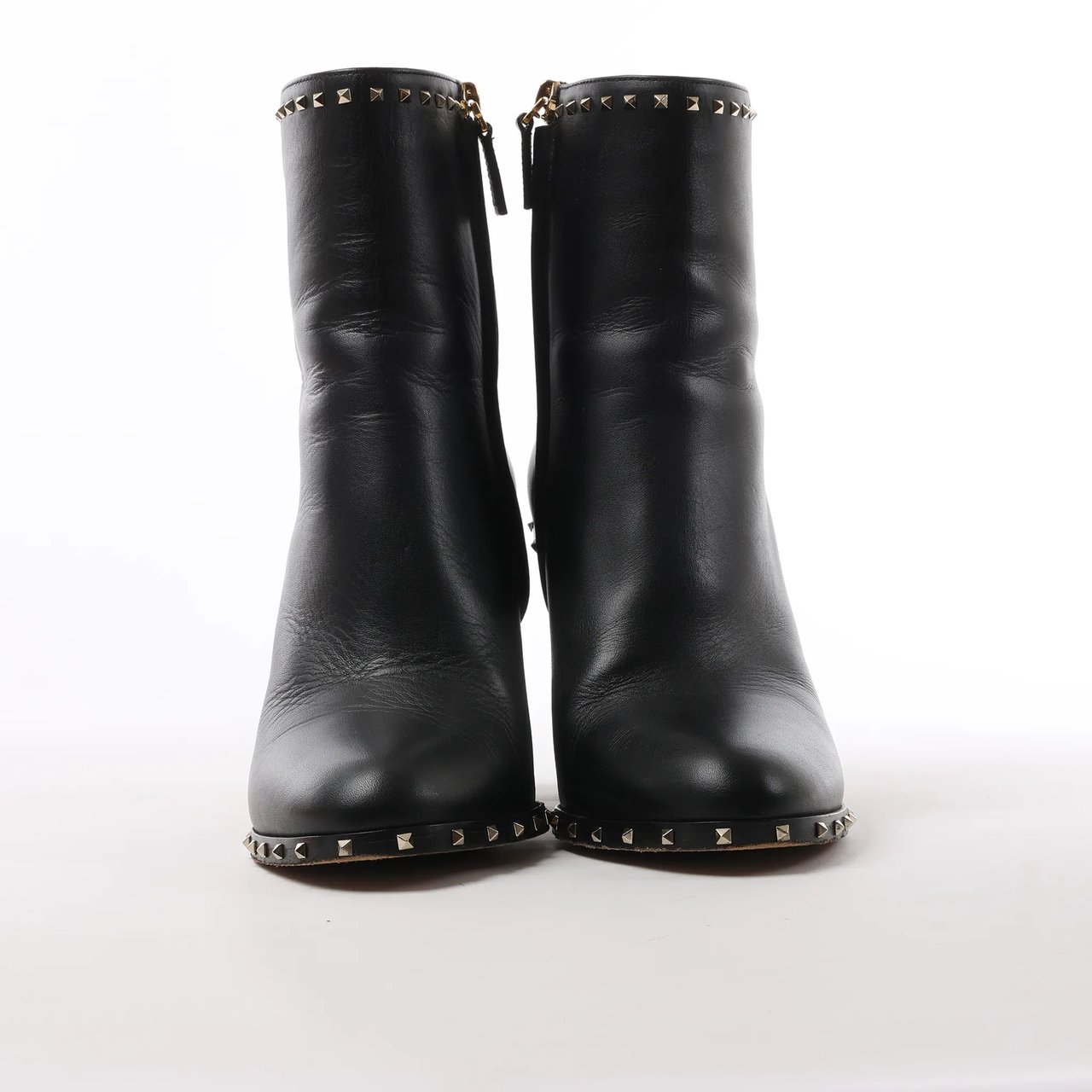 Valentino Garavani Valentino Garavani Rockstuds Leather Ankle Boots in Black, Size 37.5 EU Zwart
