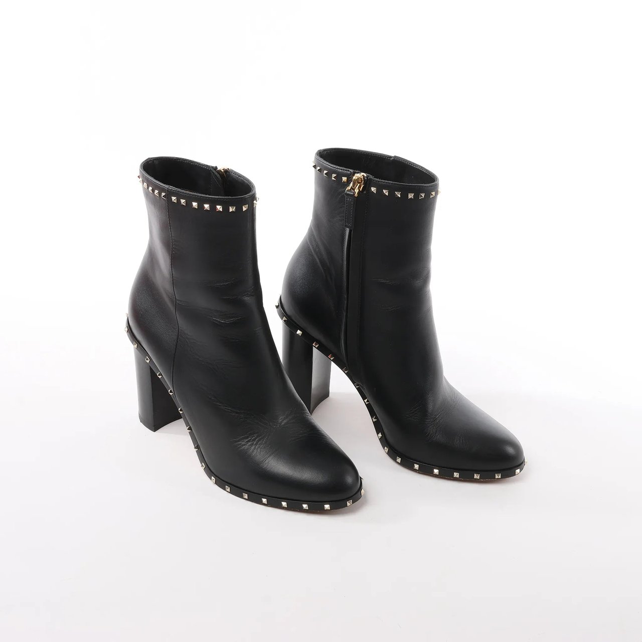 Valentino Garavani Valentino Garavani Rockstuds Leather Ankle Boots in Black, Size 37.5 EU Zwart