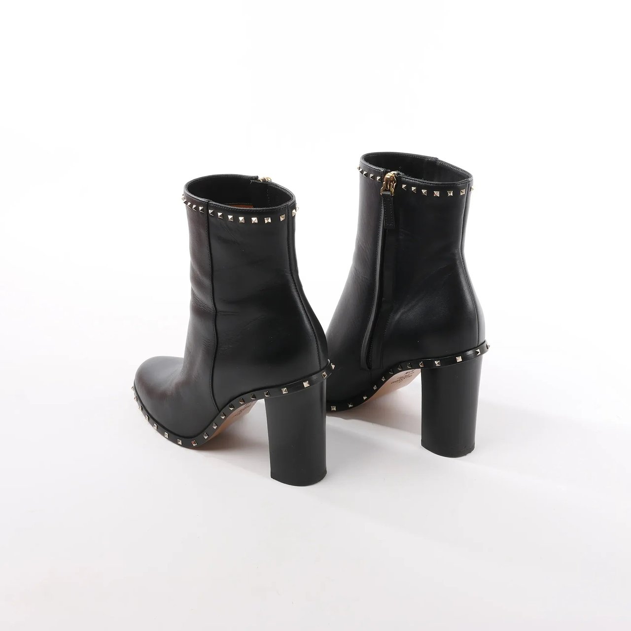 Valentino Garavani Valentino Garavani Rockstuds Leather Ankle Boots in Black, Size 37.5 EU Zwart