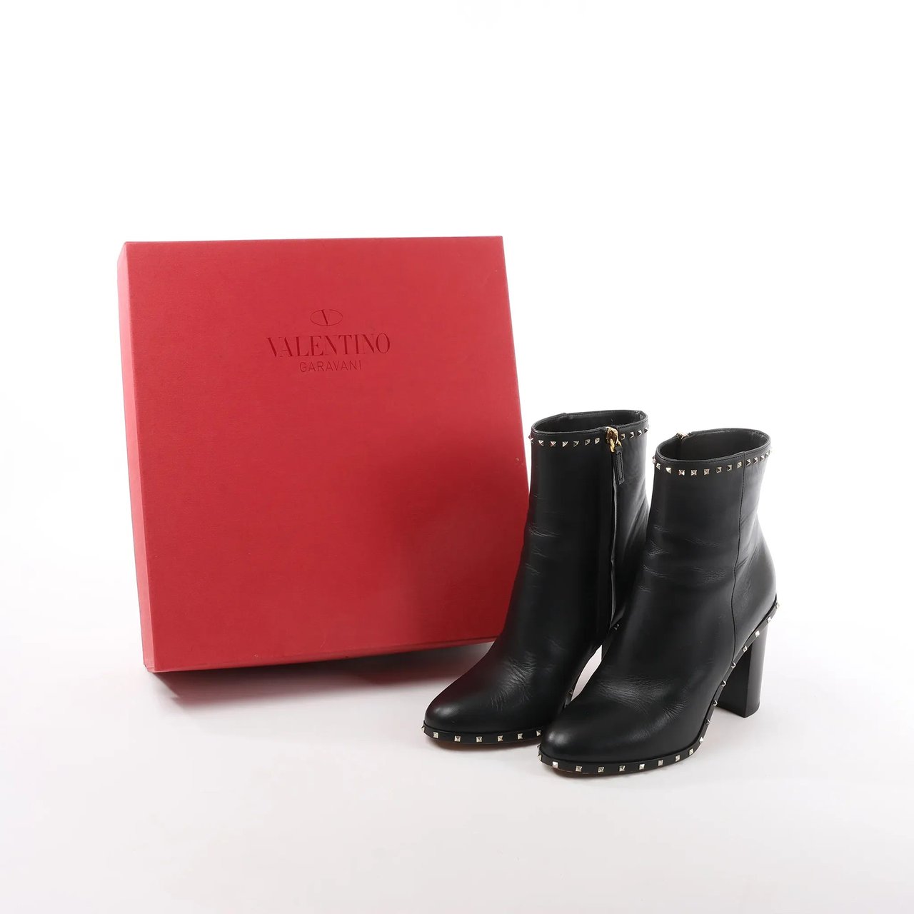 Valentino Garavani Valentino Garavani Rockstuds Leather Ankle Boots in Black, Size 37.5 EU Zwart
