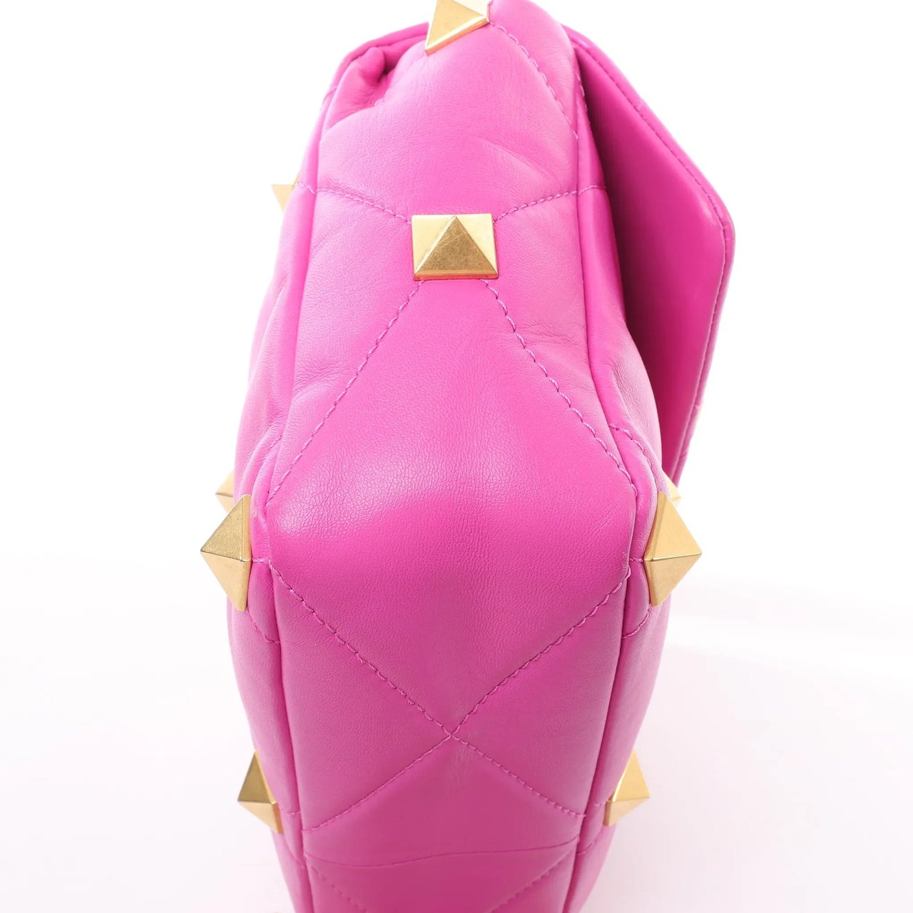 Valentino Garavani Roman Studs Leather 2-way Crossbody Bag in Pink Roze