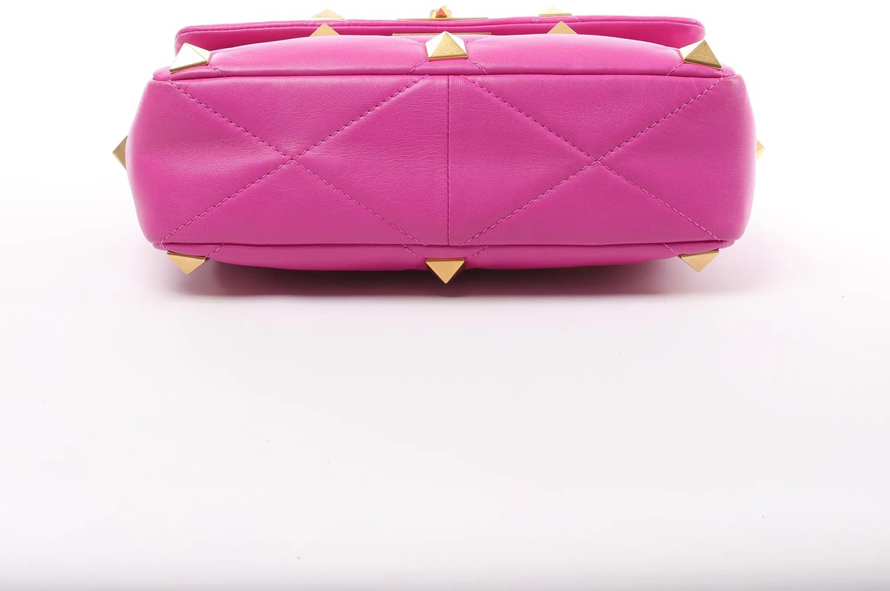 Valentino Garavani Roman Studs Leather 2-way Crossbody Bag in Pink Roze