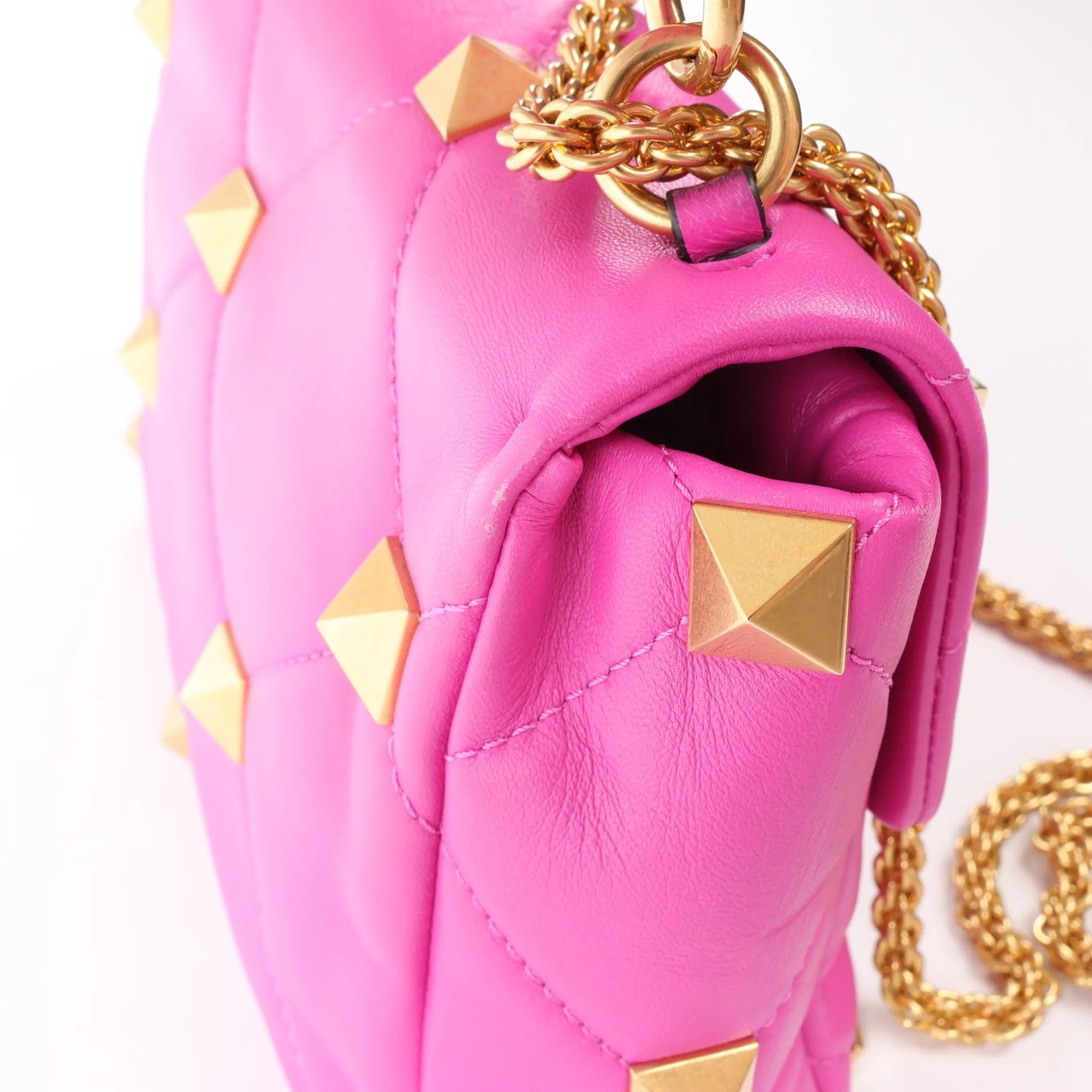 Valentino Garavani Roman Studs Leather 2-way Crossbody Bag in Pink Roze