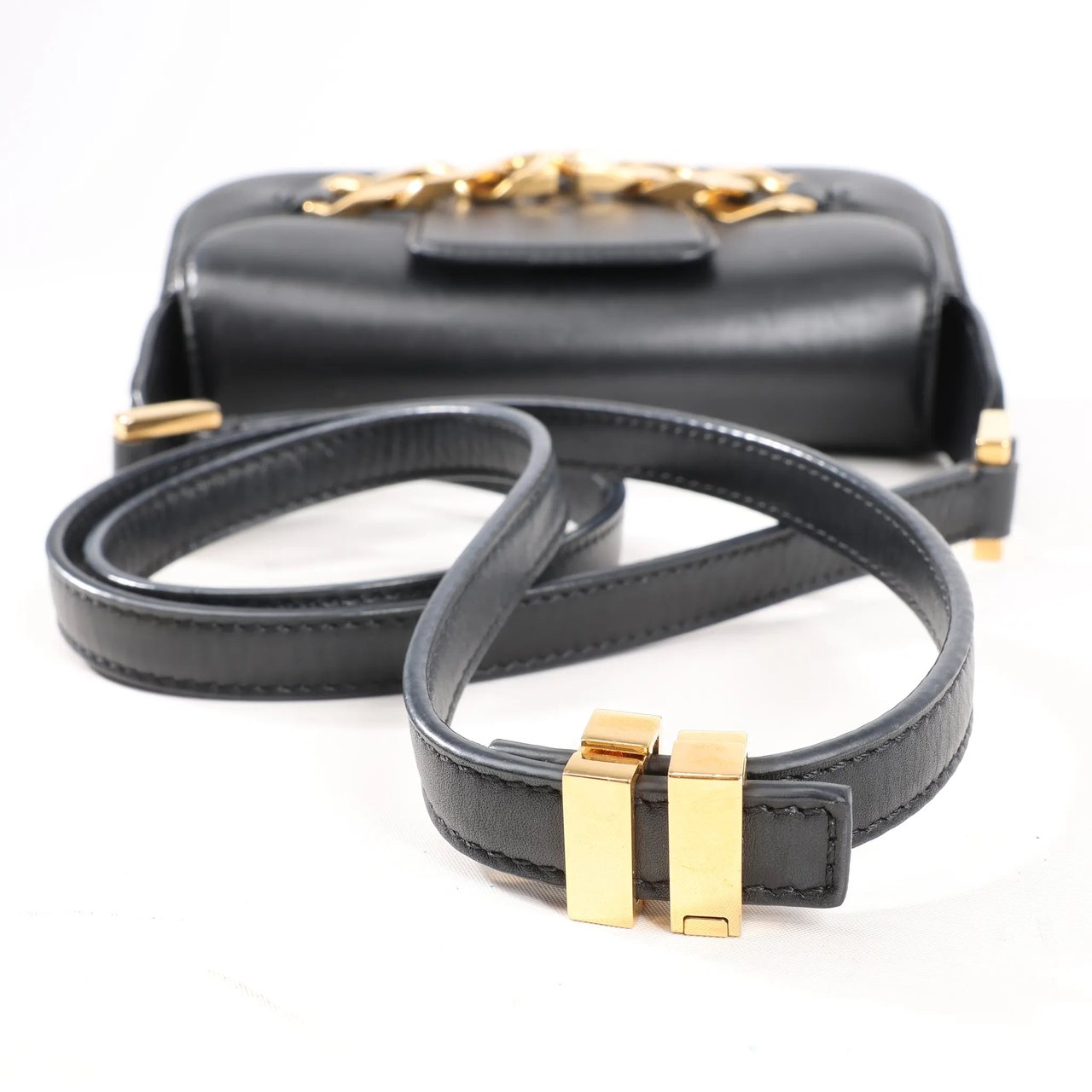 Valentino Garavani VLogo Leather Shoulder bag in Black Zwart