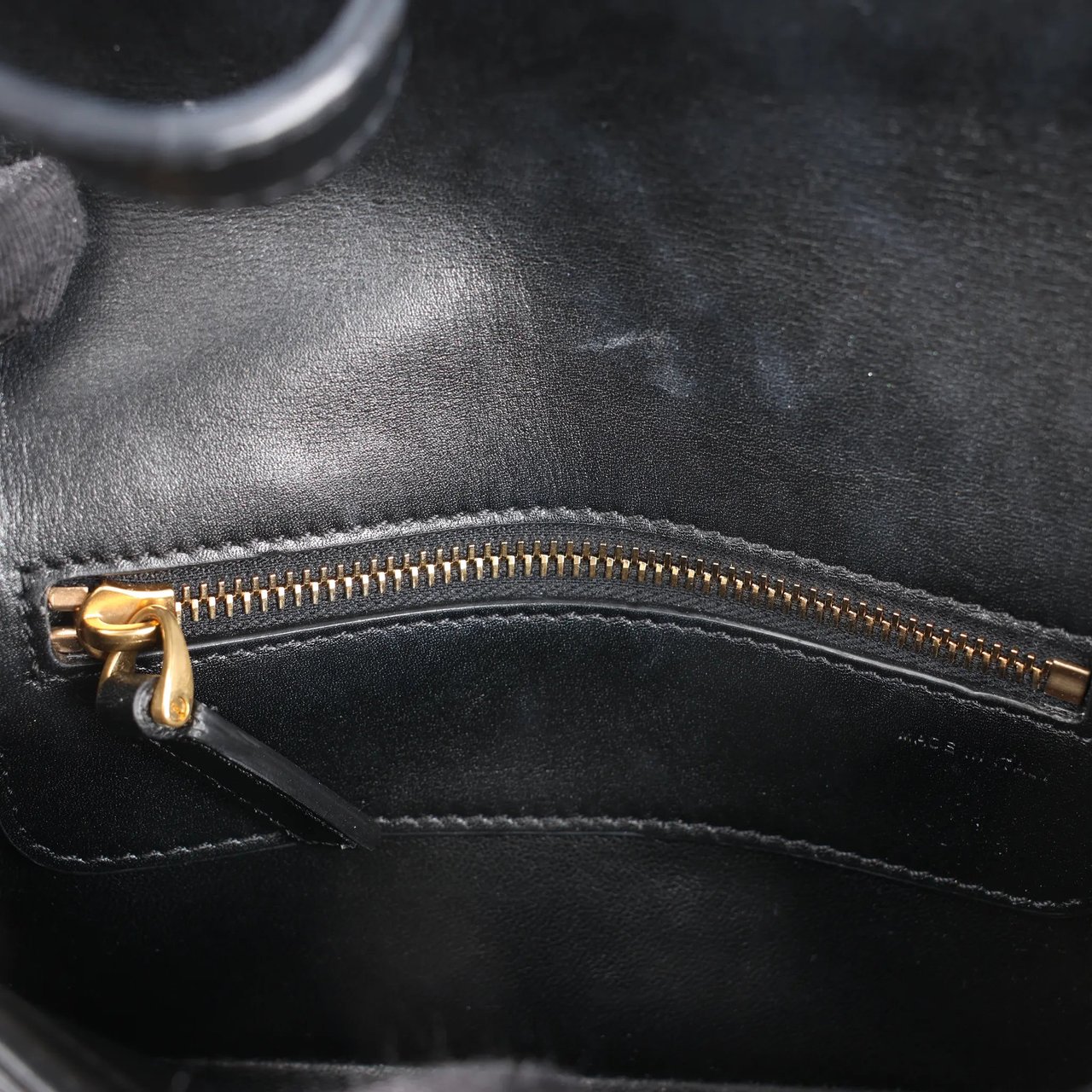 Valentino Garavani VLogo Leather Shoulder bag in Black Zwart