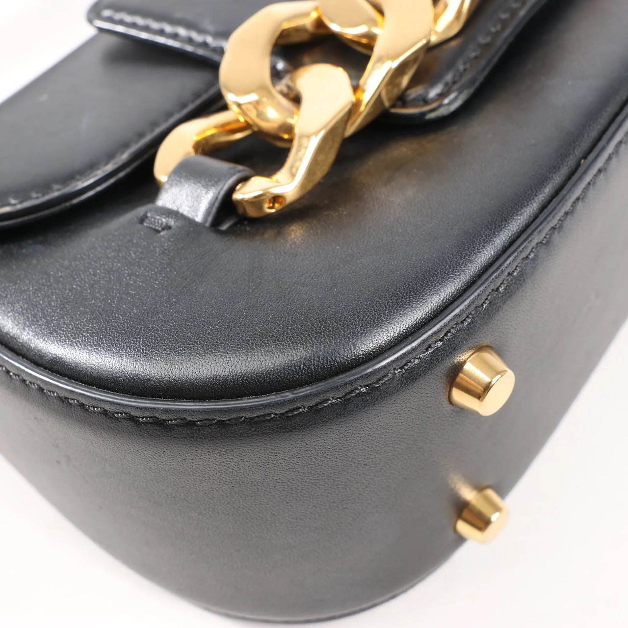 Valentino Garavani VLogo Leather Shoulder bag in Black Zwart