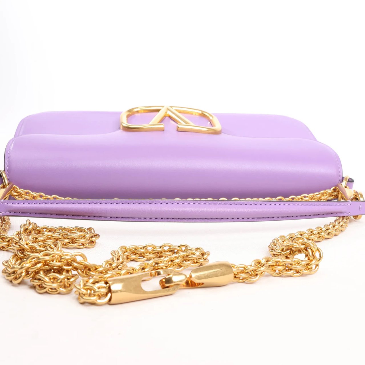 Valentino Garavani VLogo Loco 2Way Chain Handbag in Purple Paars