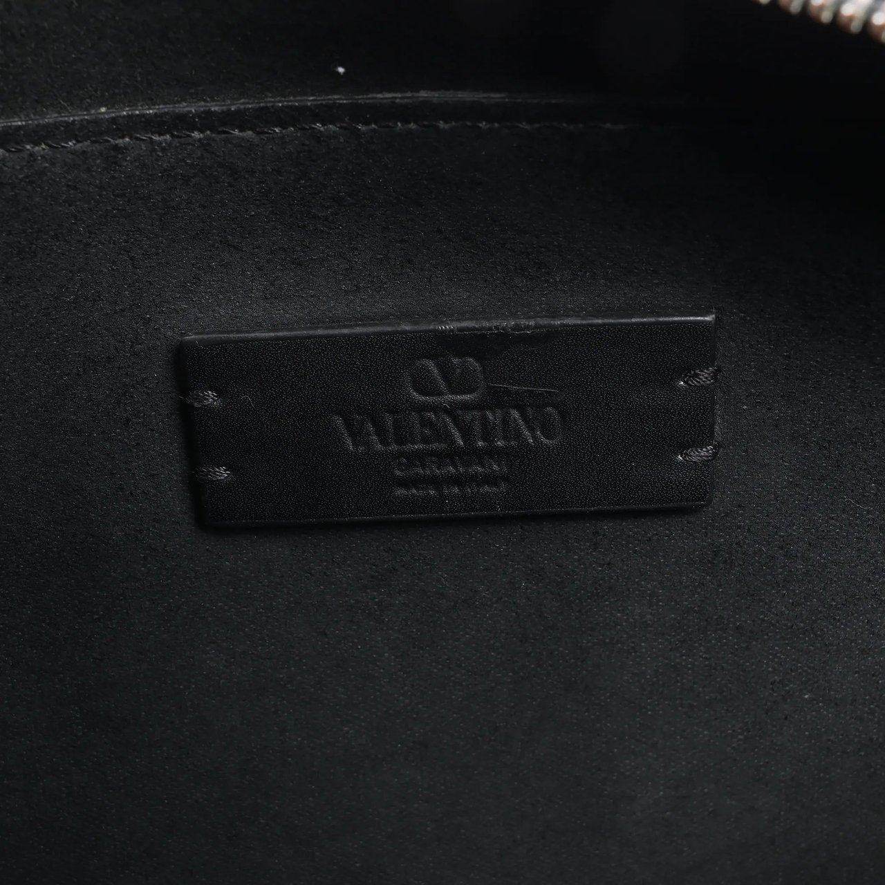 Valentino Garavani VLTN Leather Shoulder Bag in Black Zwart
