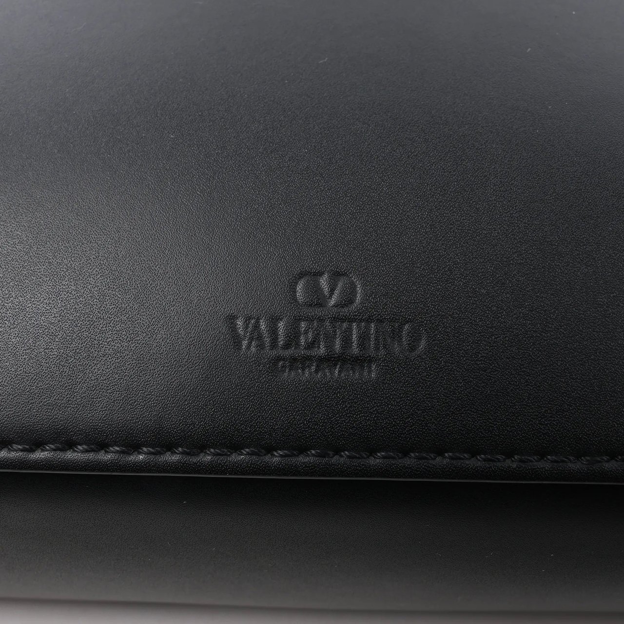 Valentino Garavani VLTN Leather Shoulder Bag in Black Zwart