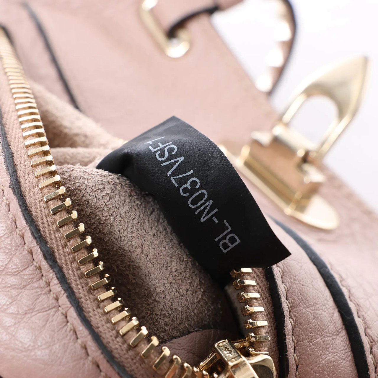 Valentino Garavani Rockstud Leather 2Way Handbag in Dusty Pink Roze