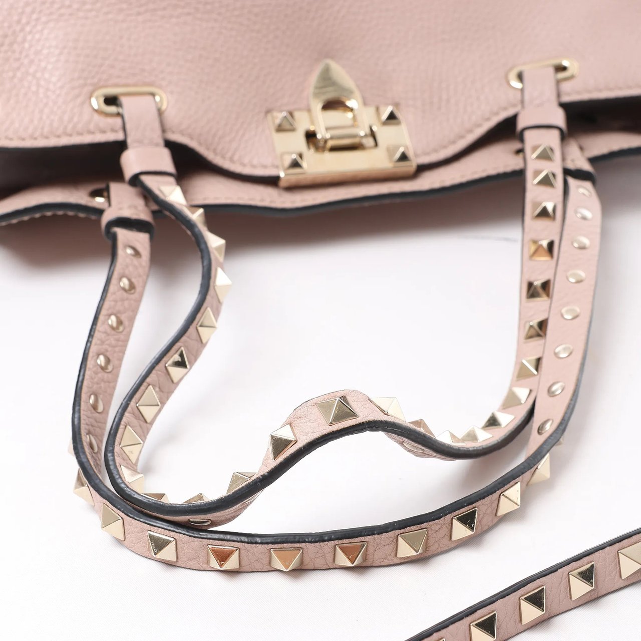 Valentino Garavani Rockstud Leather 2Way Handbag in Dusty Pink Roze