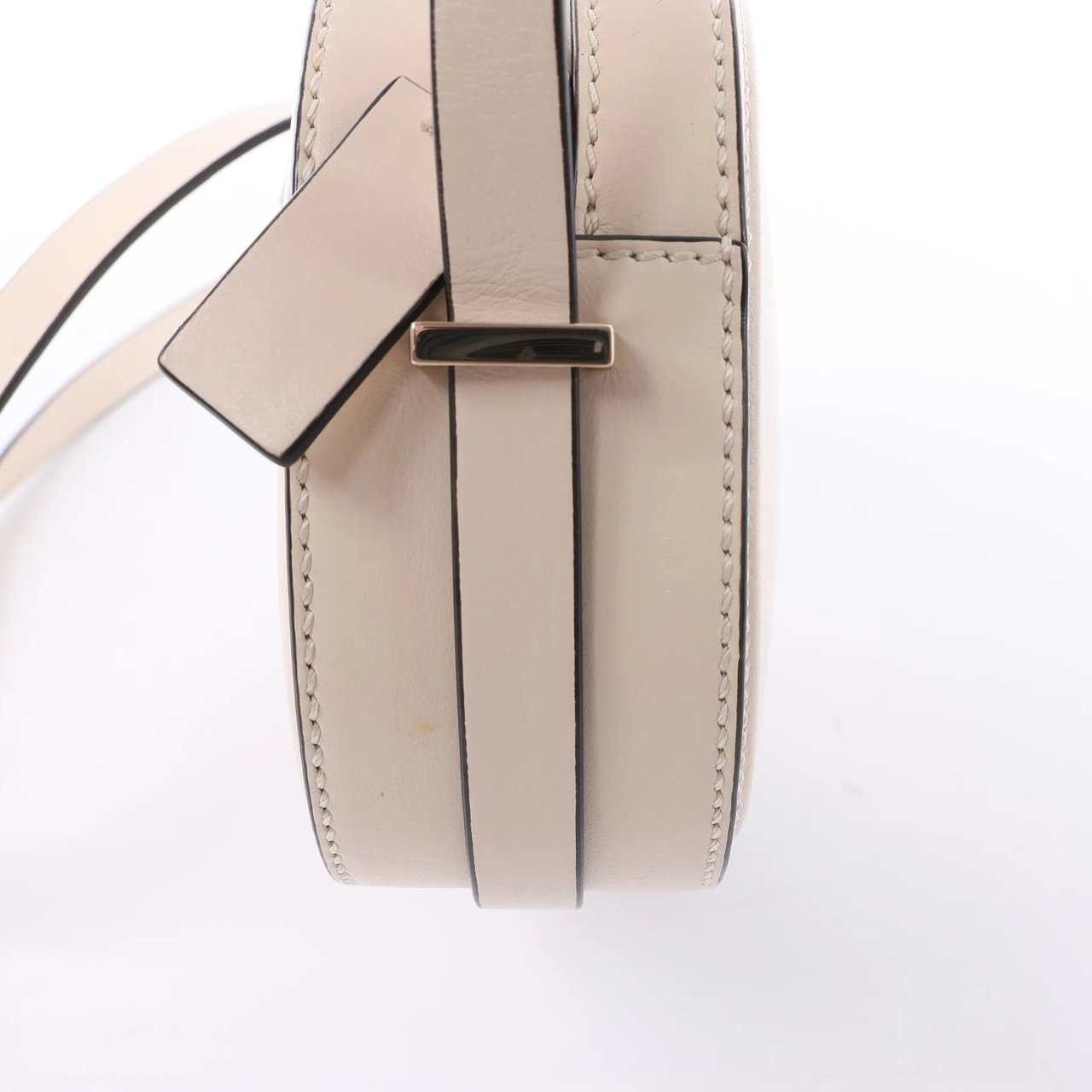 Valentino Garavani V logo Leather Crossbody Bag in Pink Roze