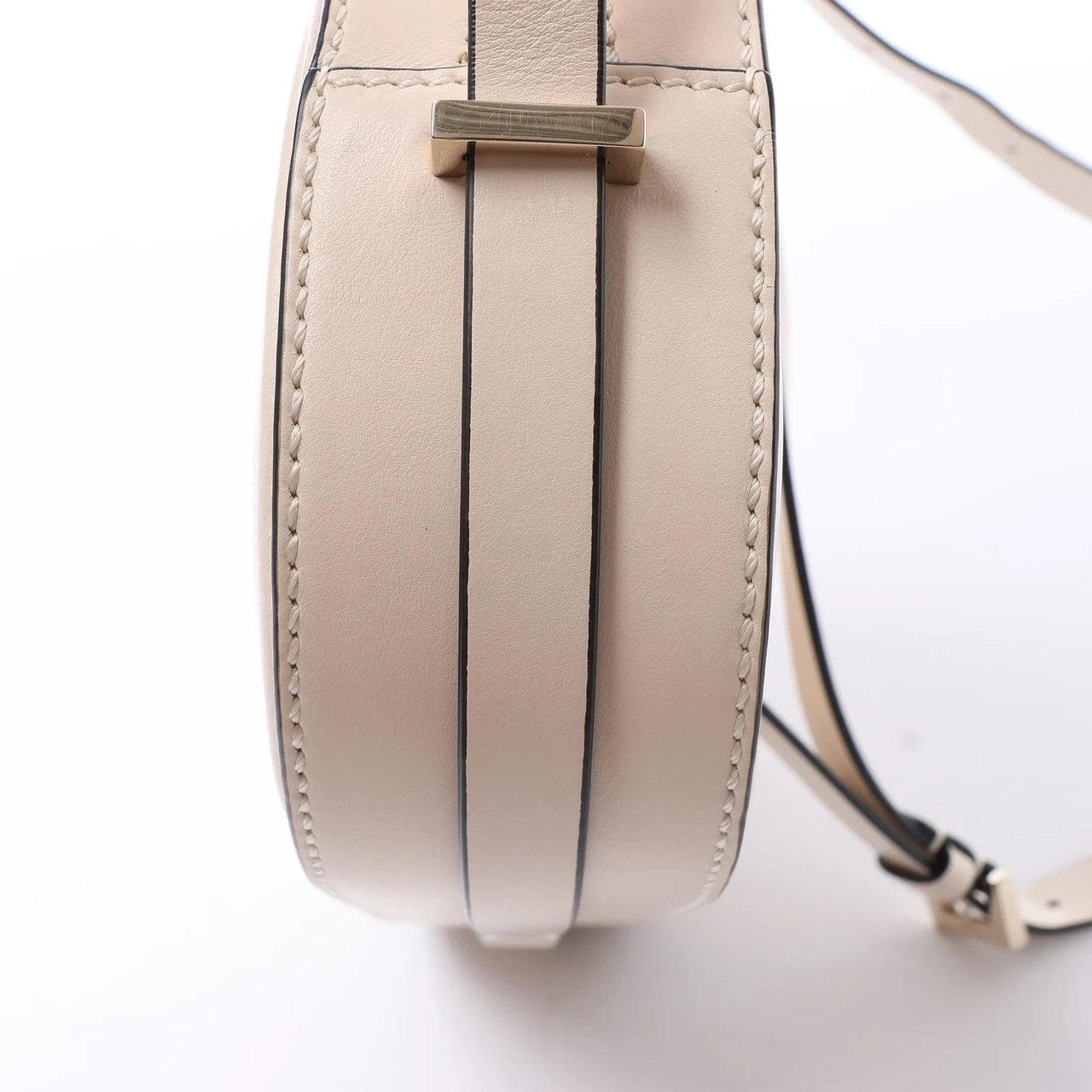 Valentino Garavani V logo Leather Crossbody Bag in Pink Roze