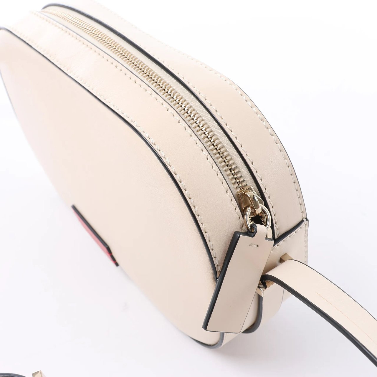 Valentino Garavani V logo Leather Crossbody Bag in Pink Roze