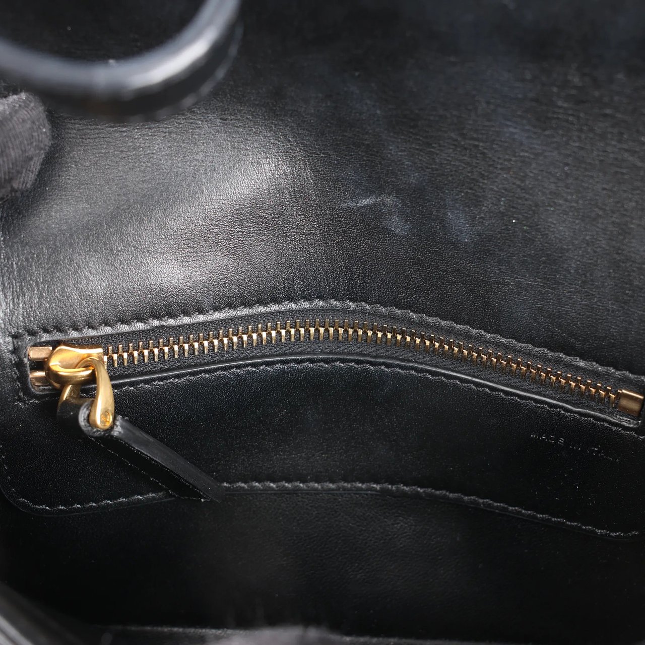 Valentino Garavani VLogo Leather Shoulder bag in Black Zwart