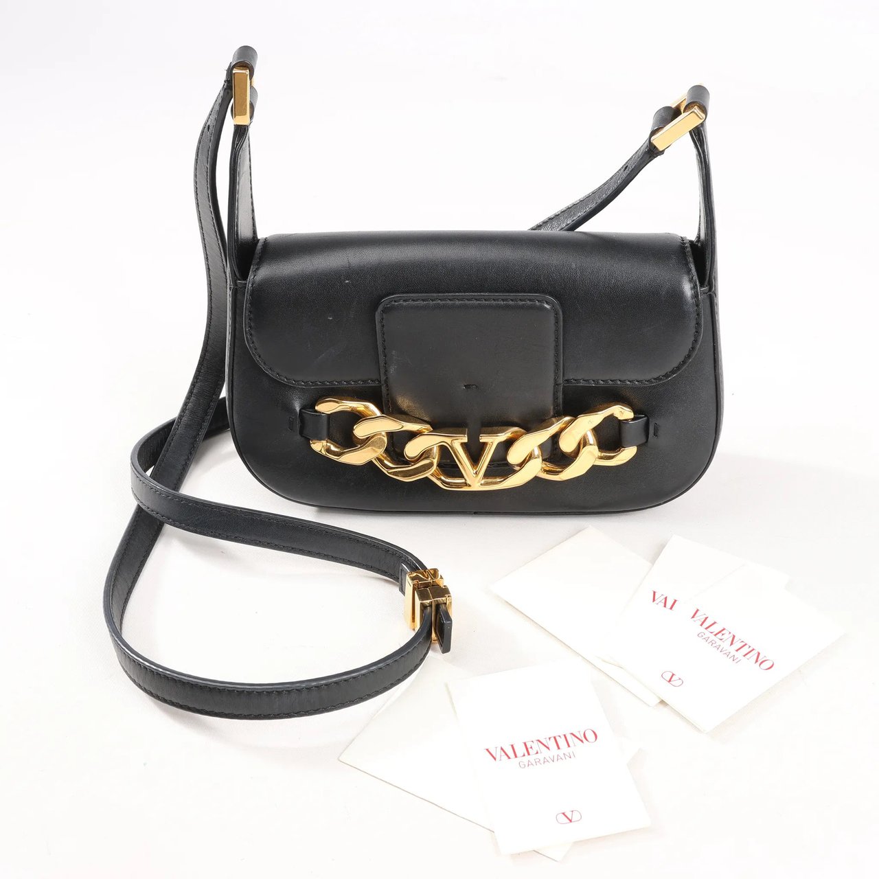 Valentino Garavani VLogo Leather Shoulder bag in Black Zwart