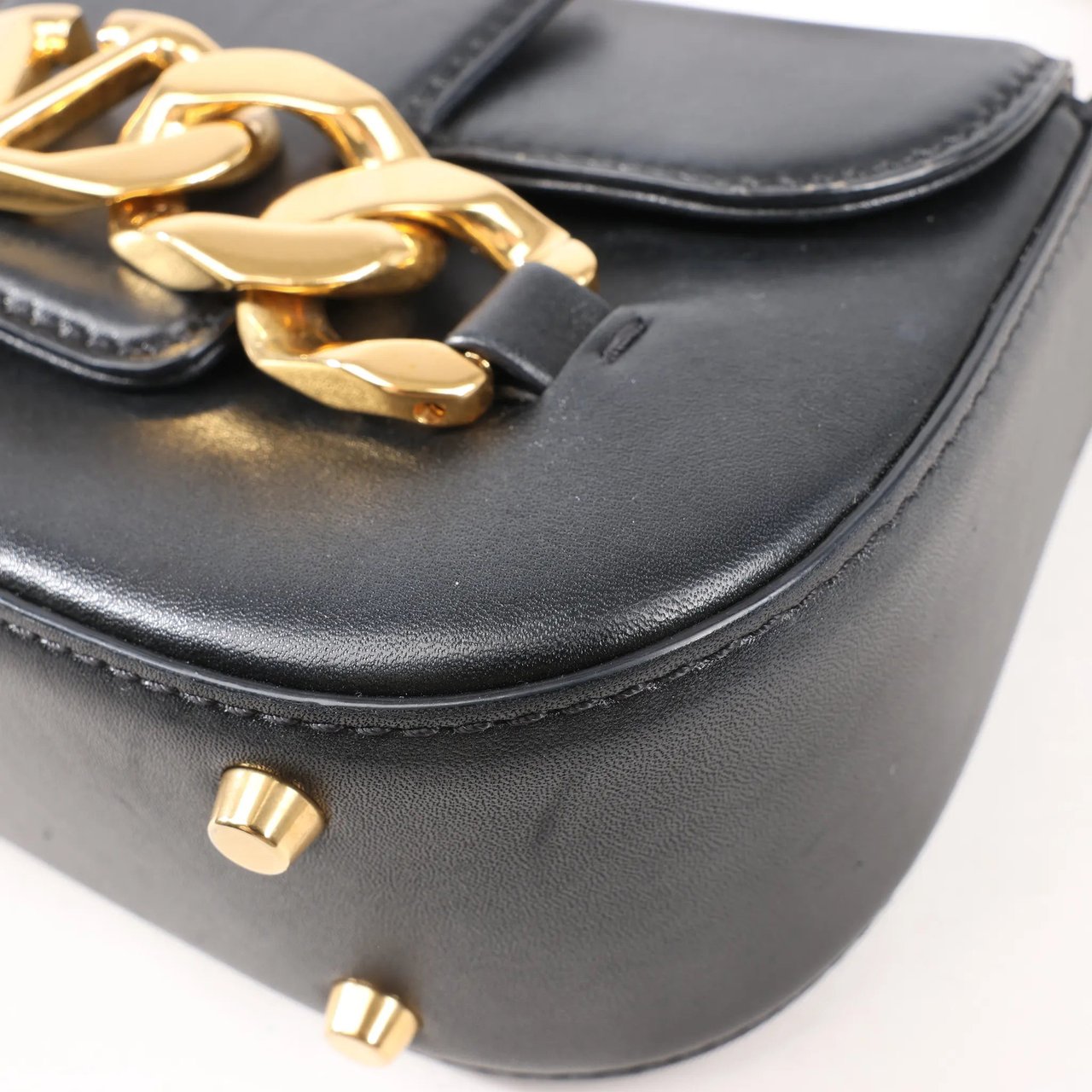Valentino Garavani VLogo Leather Shoulder bag in Black Zwart