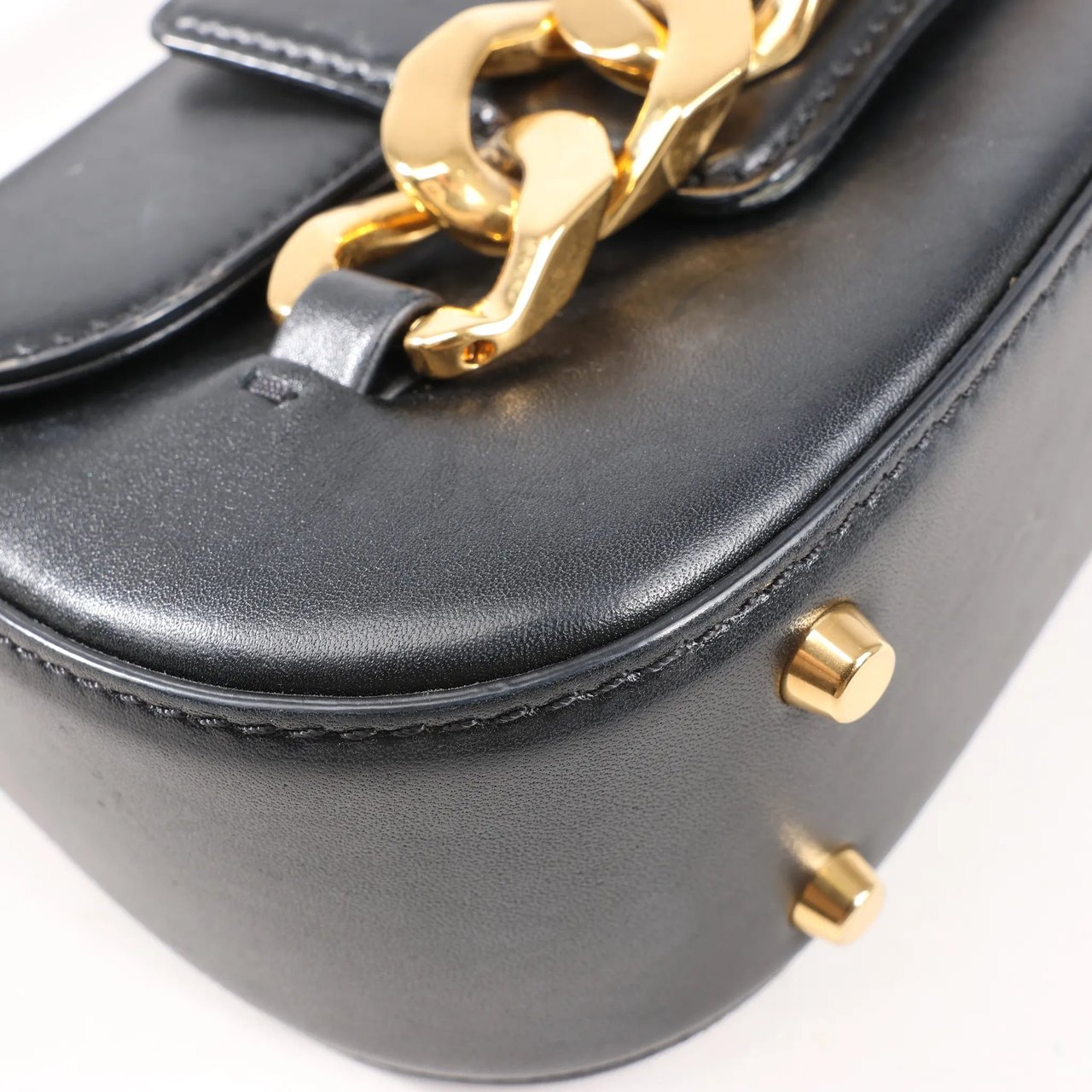 Valentino Garavani VLogo Leather Shoulder bag in Black Zwart