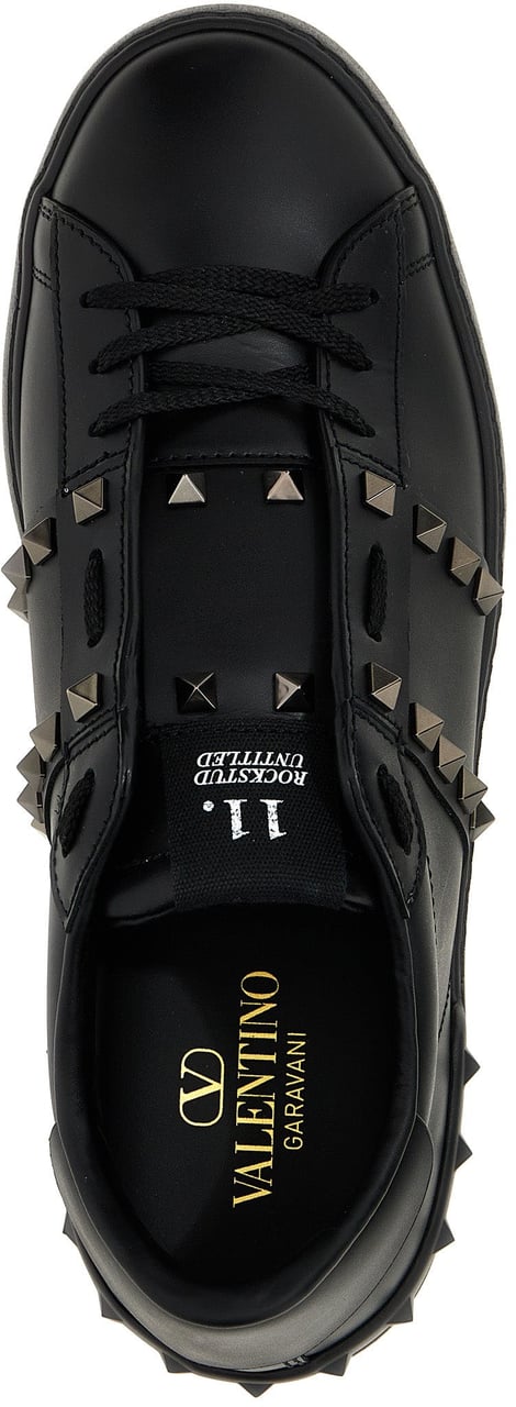 Valentino Garavani Black Calfskin Low Top Sneakers Zwart