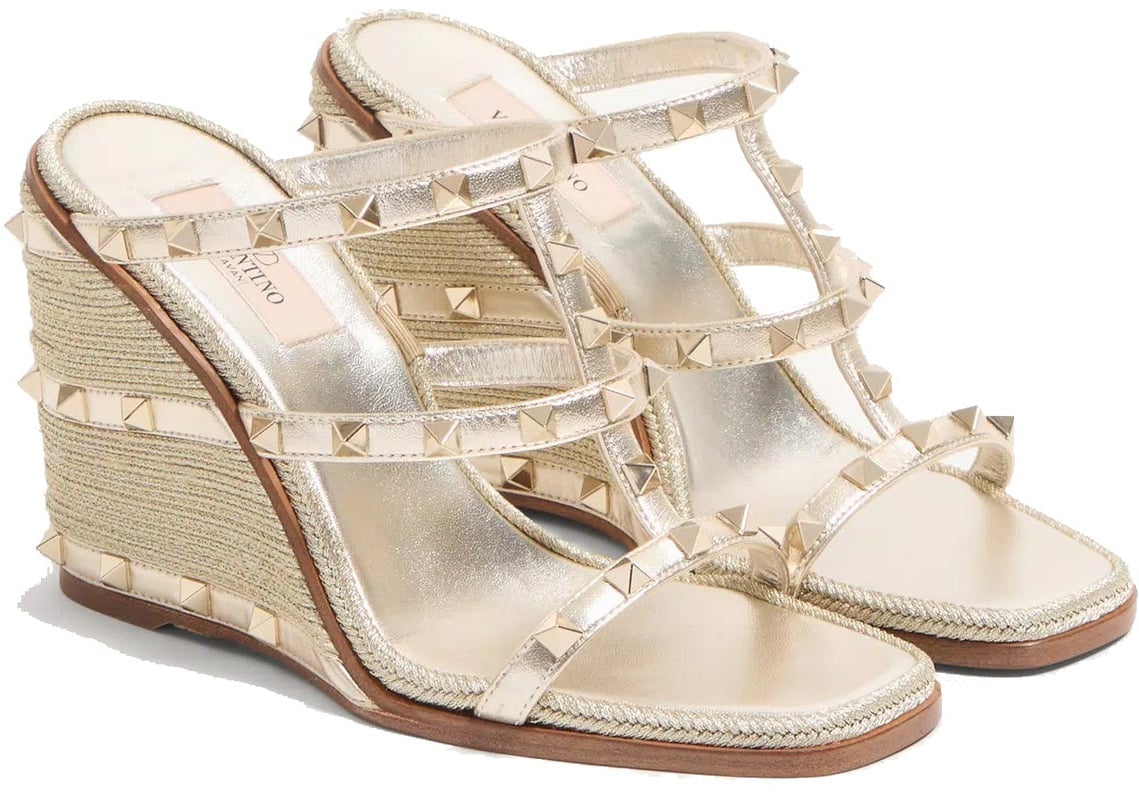 Valentino Garavani Valentino Garavani Rockstud Wedge Mules Goud