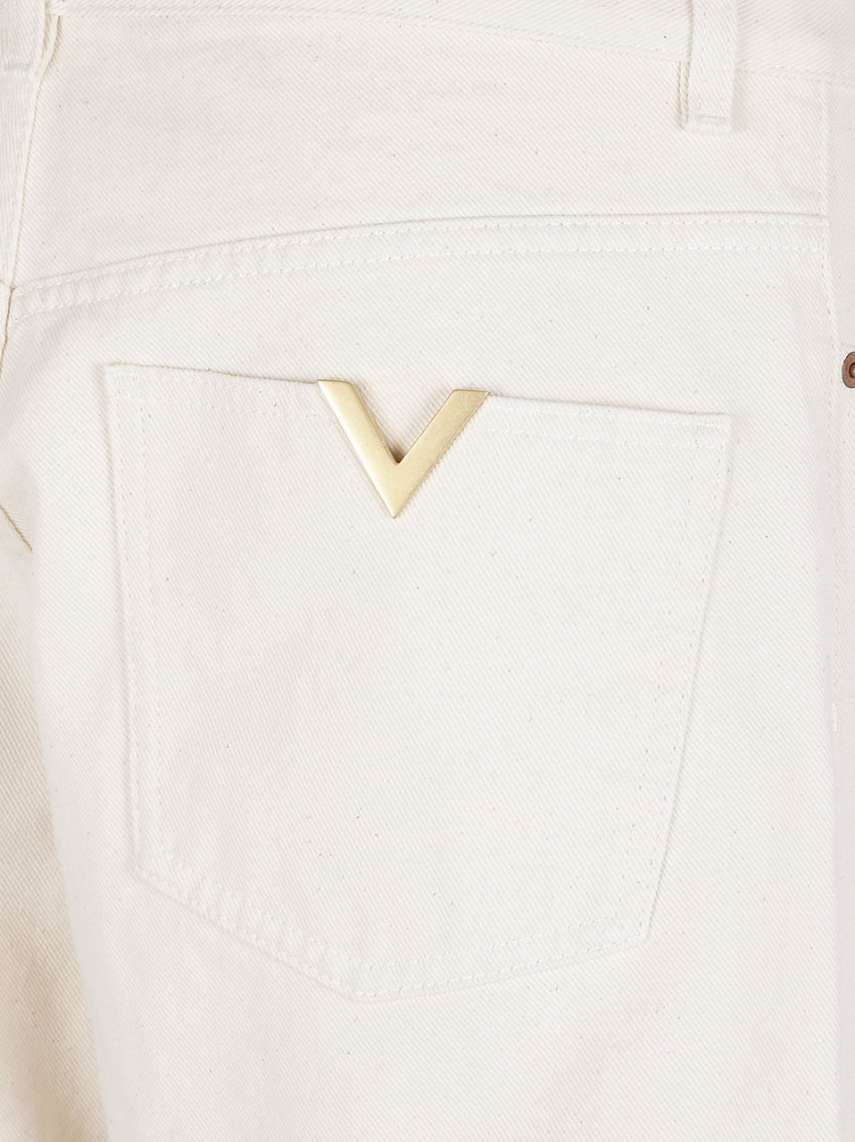 Valentino Garavani Straight-Leg Jeans with Metallic V Detail in Light Ivory Wit