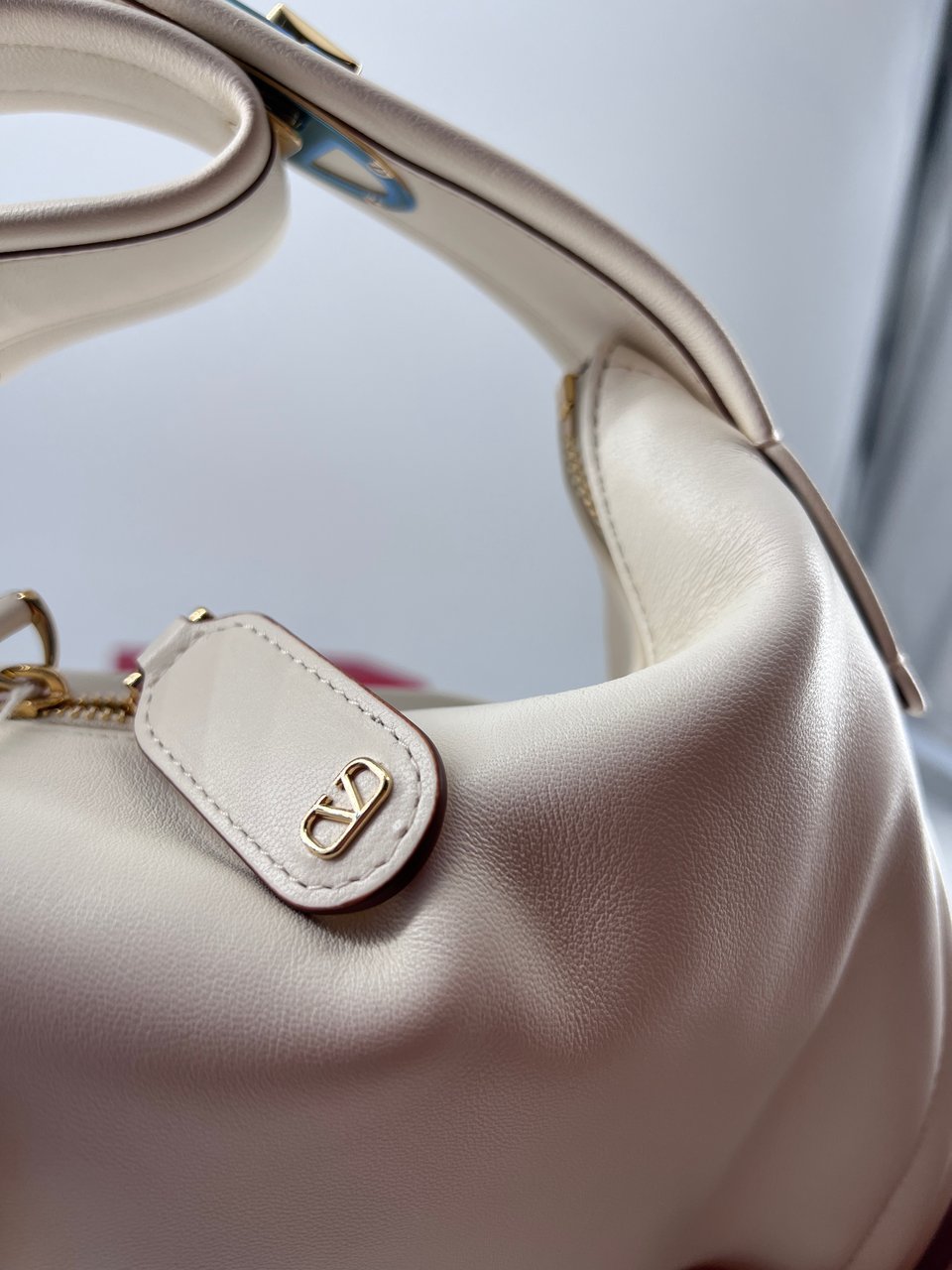 Valentino Garavani Valentino Garavani Ruffle Shoulder Bag Leather Large Wit