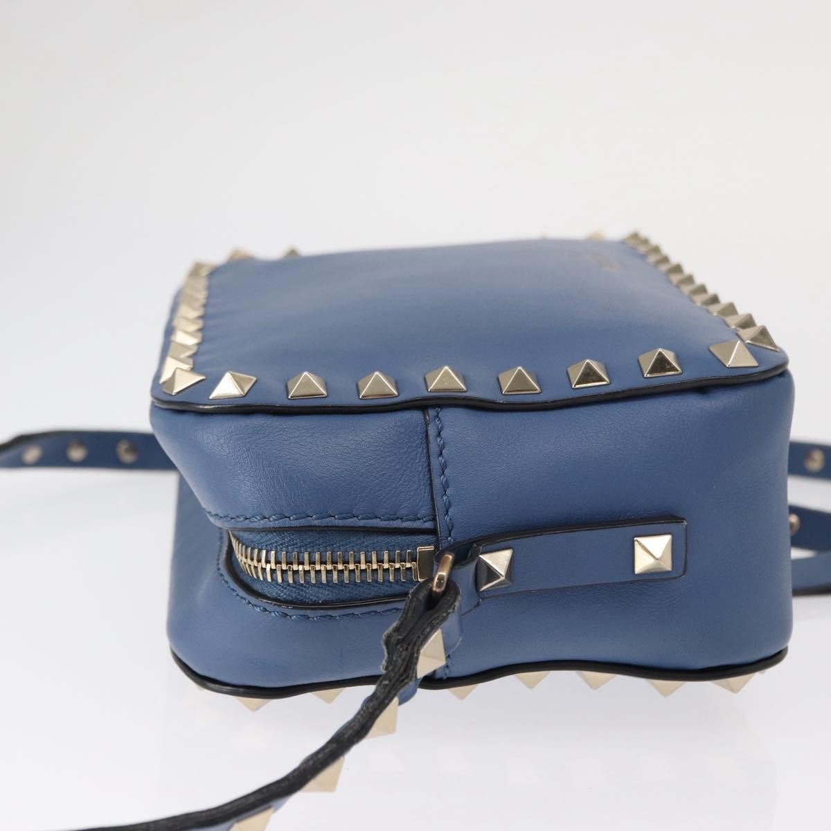 Valentino Garavani Valentino Garavani Rockstud Camera Crossbody Bag Leather Blauw