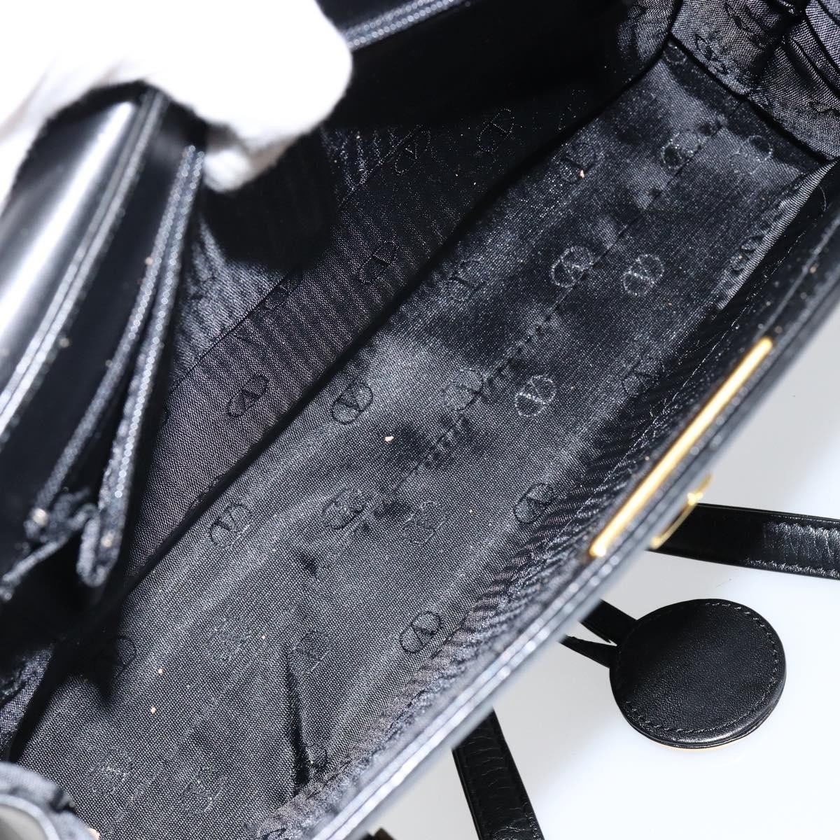 Valentino Garavani Valentino Garavani Flap Shoulder Bag Leather Large Zwart