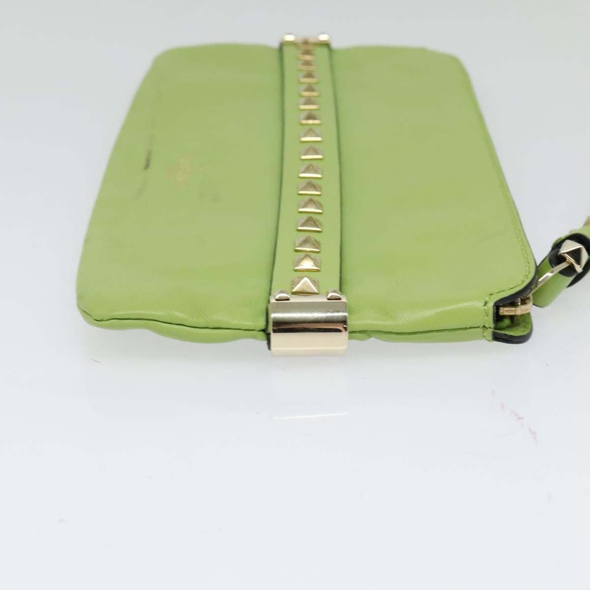 Valentino Garavani Rockstud Wristlet Leather Small Groen