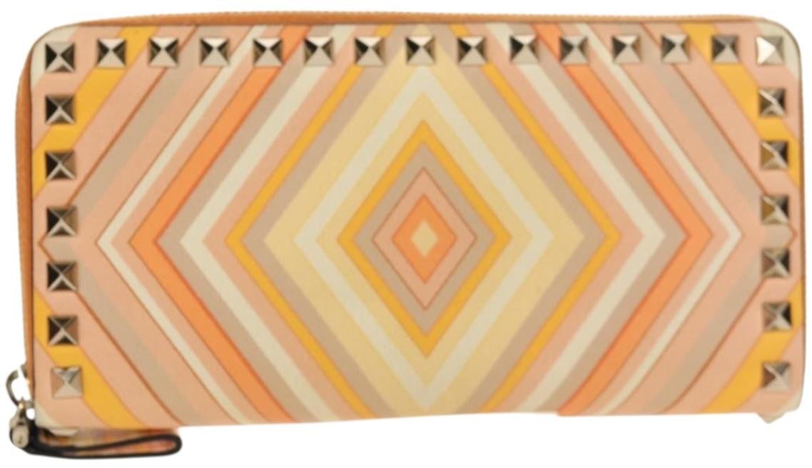 Valentino Garavani Valentino Garavani Rockstud Zip Around Wallet Striped Leather Oranje