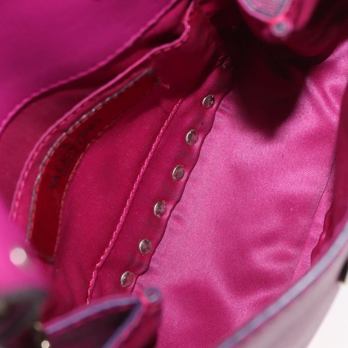 Valentino Garavani Valentino Garavani Rockstud Saddle Crossbody Bag Leather Mini Roze