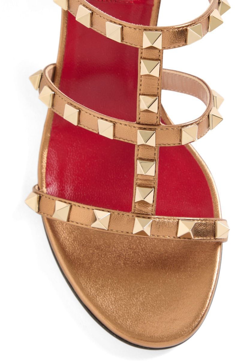 Valentino Garavani Sandals Gold Goud