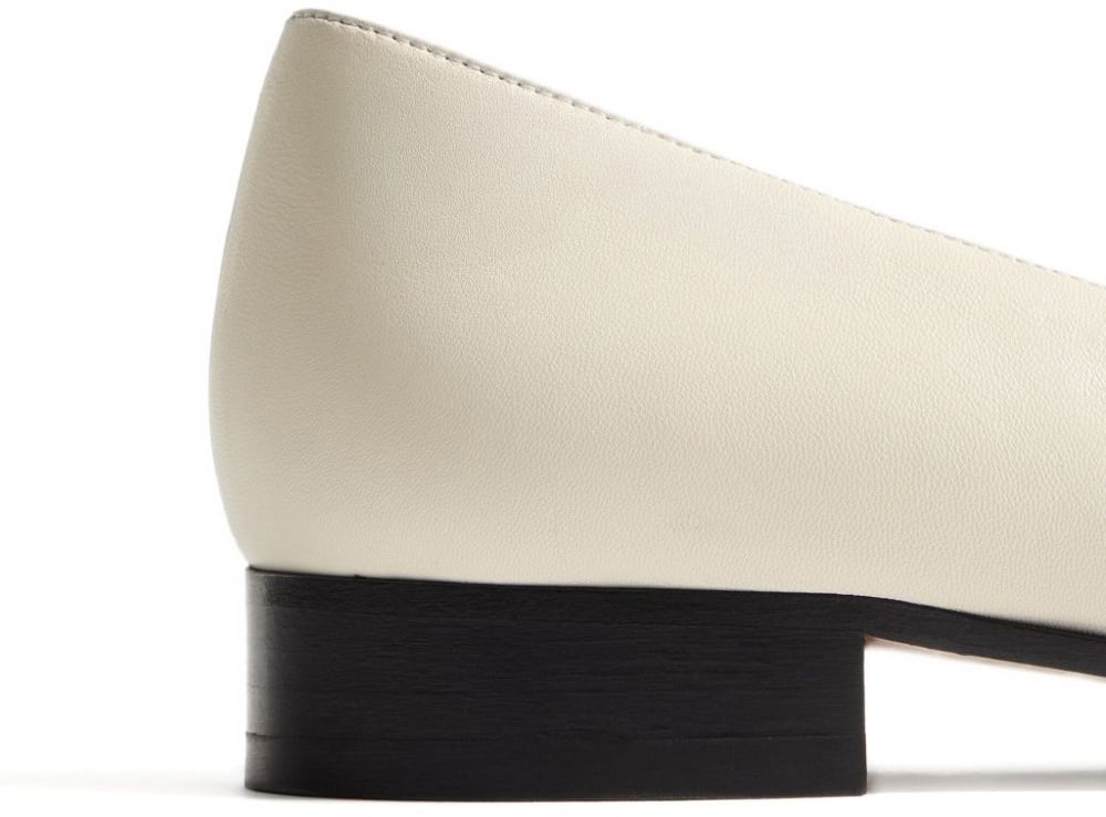 Valentino Garavani Flat Shoes White Wit