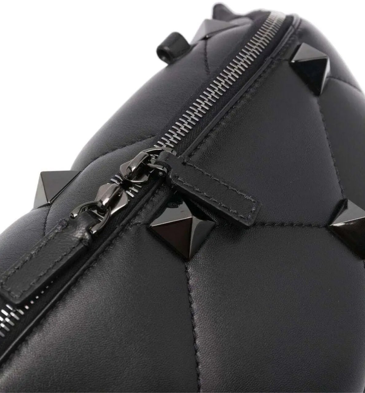 Valentino Garavani Roman Studded Belt Bag Zwart