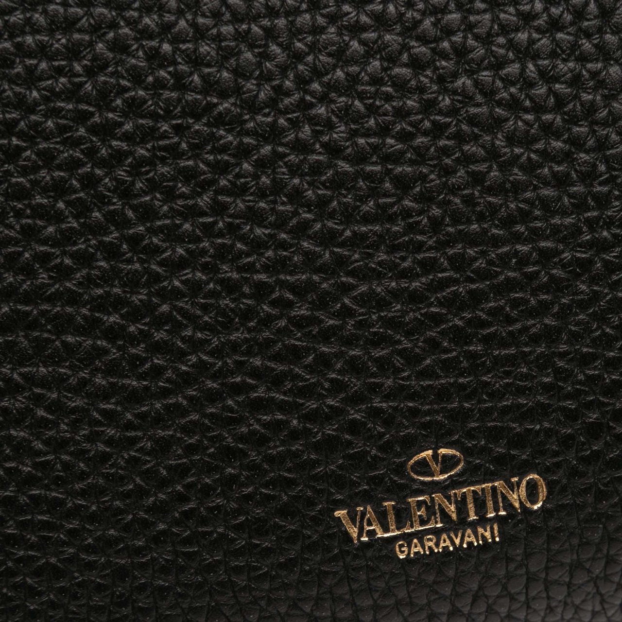 Valentino Pebbled Calfskin Rockstud Flip Lock Wallet On Chain Zwart