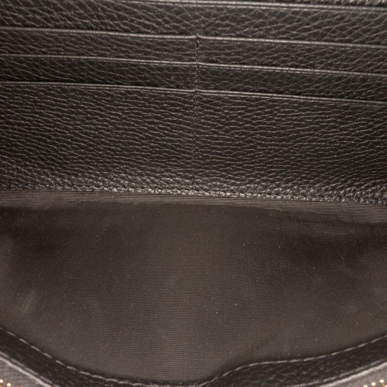 Valentino Pebbled Calfskin Rockstud Flip Lock Wallet On Chain Zwart