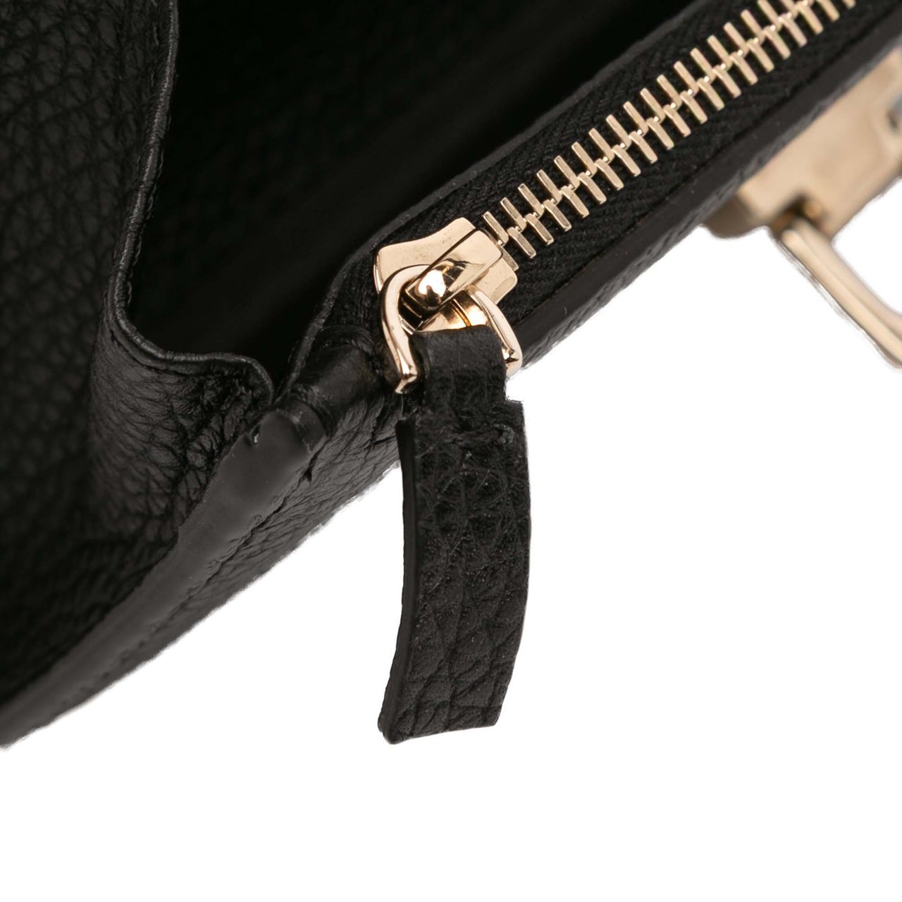 Valentino Pebbled Calfskin Rockstud Flip Lock Wallet On Chain Zwart