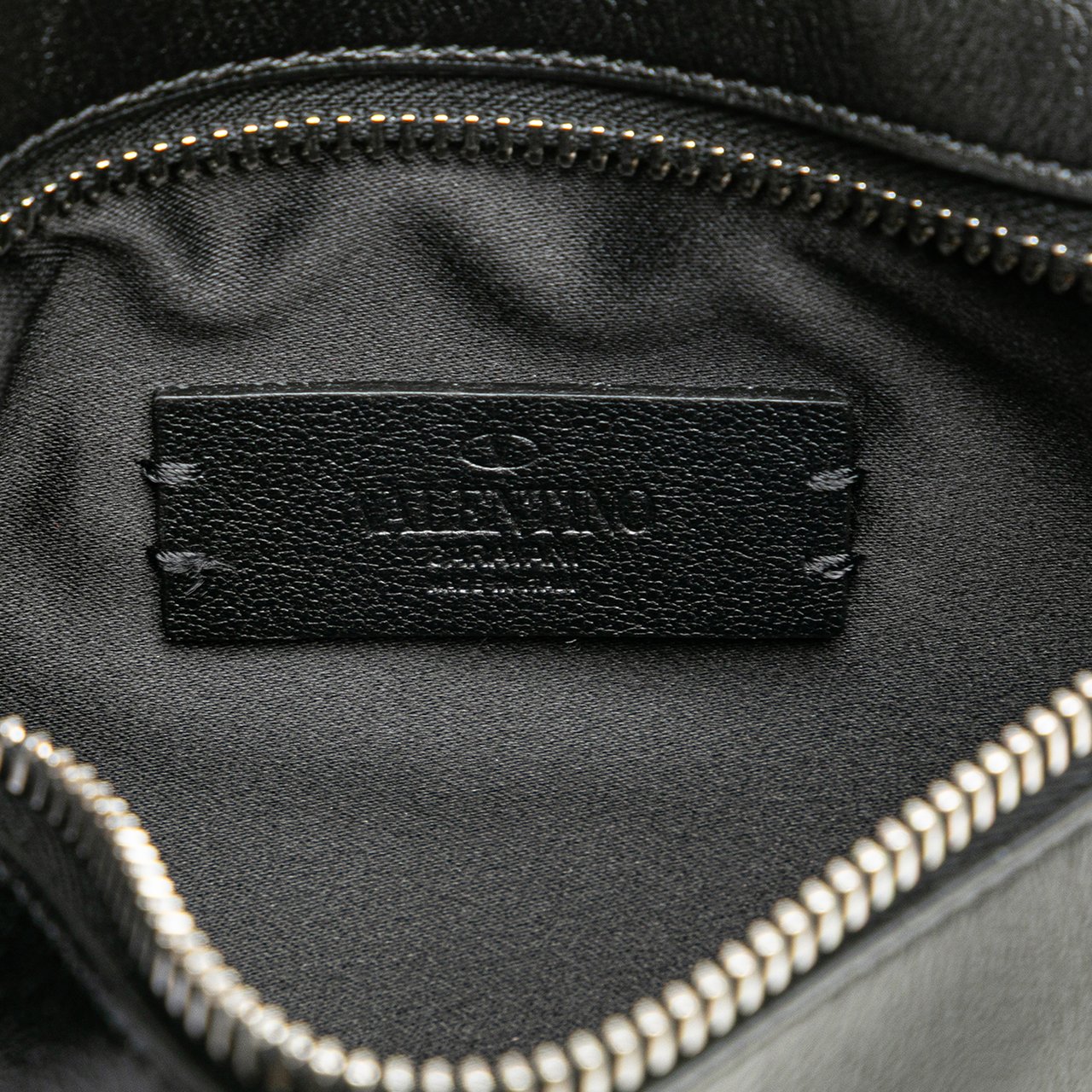 Valentino Leather VRing Neck Pouch Zwart