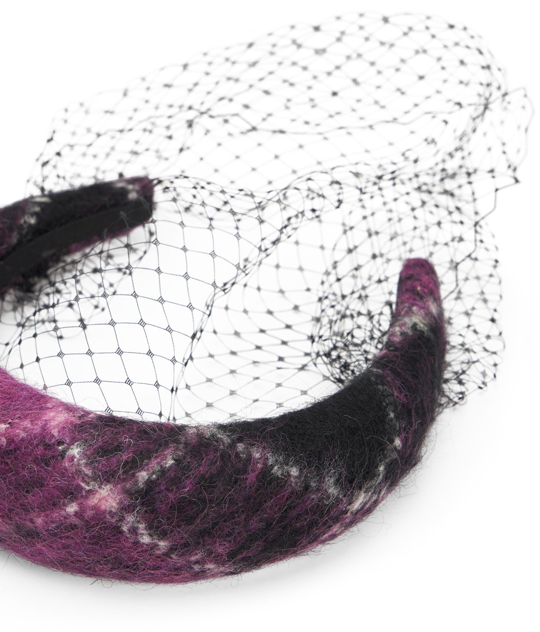 Valentino Elegant headband for hair in shades of purple and black with decorative mesh. Paars