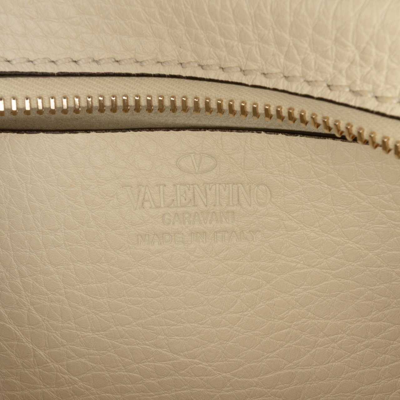 Valentino Grainy Calfskin Rockstud Camera Bag Wit