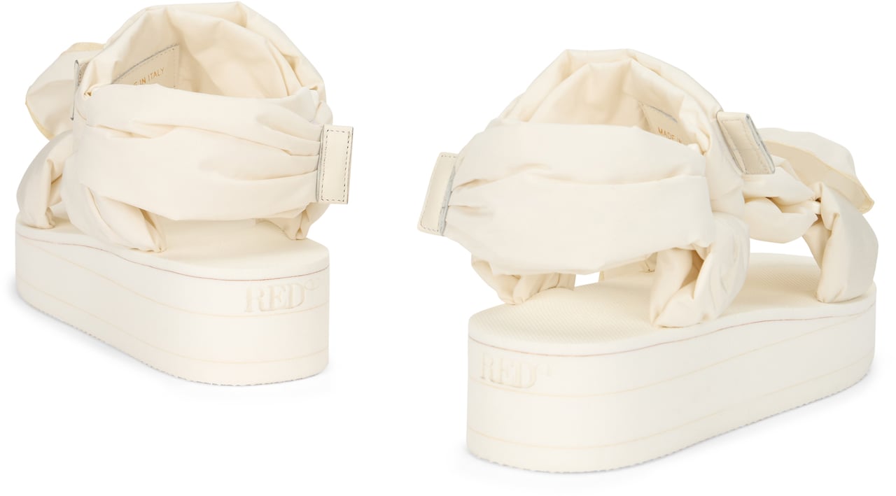 Valentino Summer platform sandals in white cream color with a casual and versatile design. Neutraal