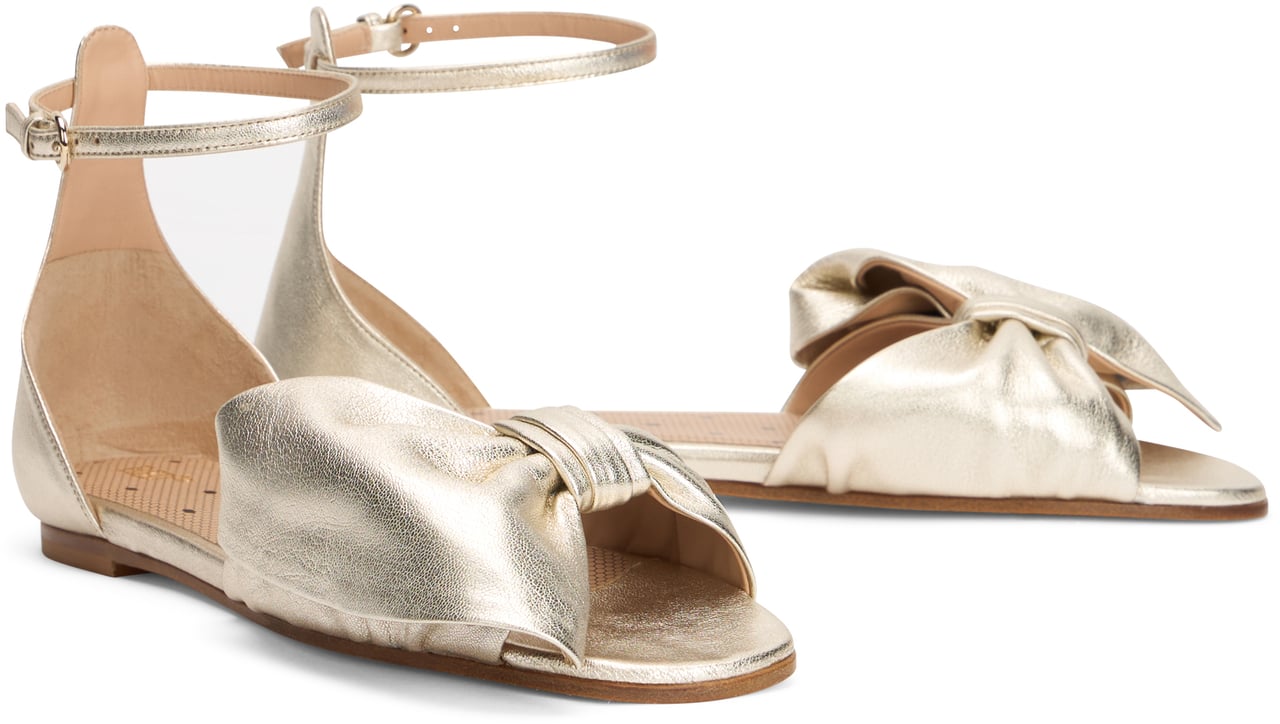 Valentino Gold sandals with an elegant and refined design Goud