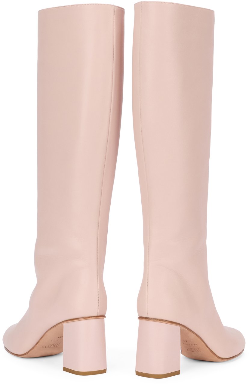 Valentino Tall pale pink boot, elegant, comfortable and versatile. Neutraal