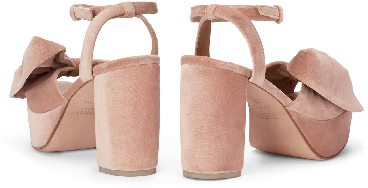 Valentino Elegant high-heeled sandals in pink. Roze