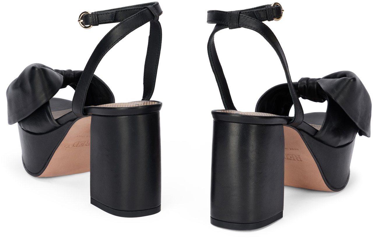 Valentino Elegant black sandal with high heel, elegant and modern. Zwart